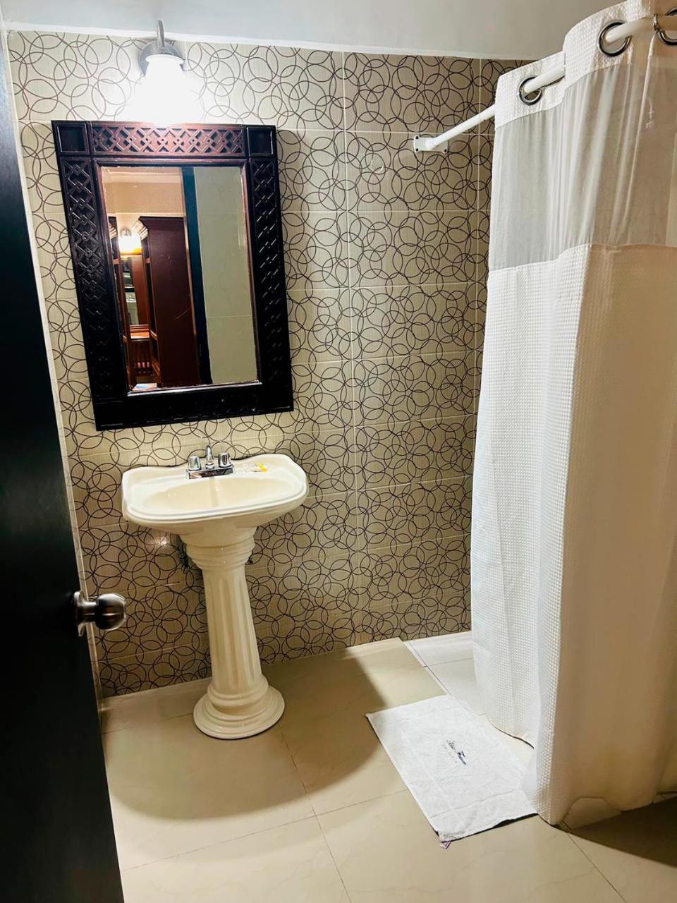 Hotel Francis Кульякан Экстерьер фото